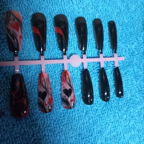 Black and Red Heart Press On Nails - Picture 5 of 5